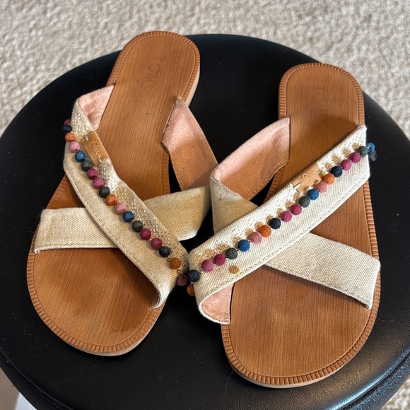 Stylish Toms Girls Sandals with Multicolor Accents - Picture 1 of 1